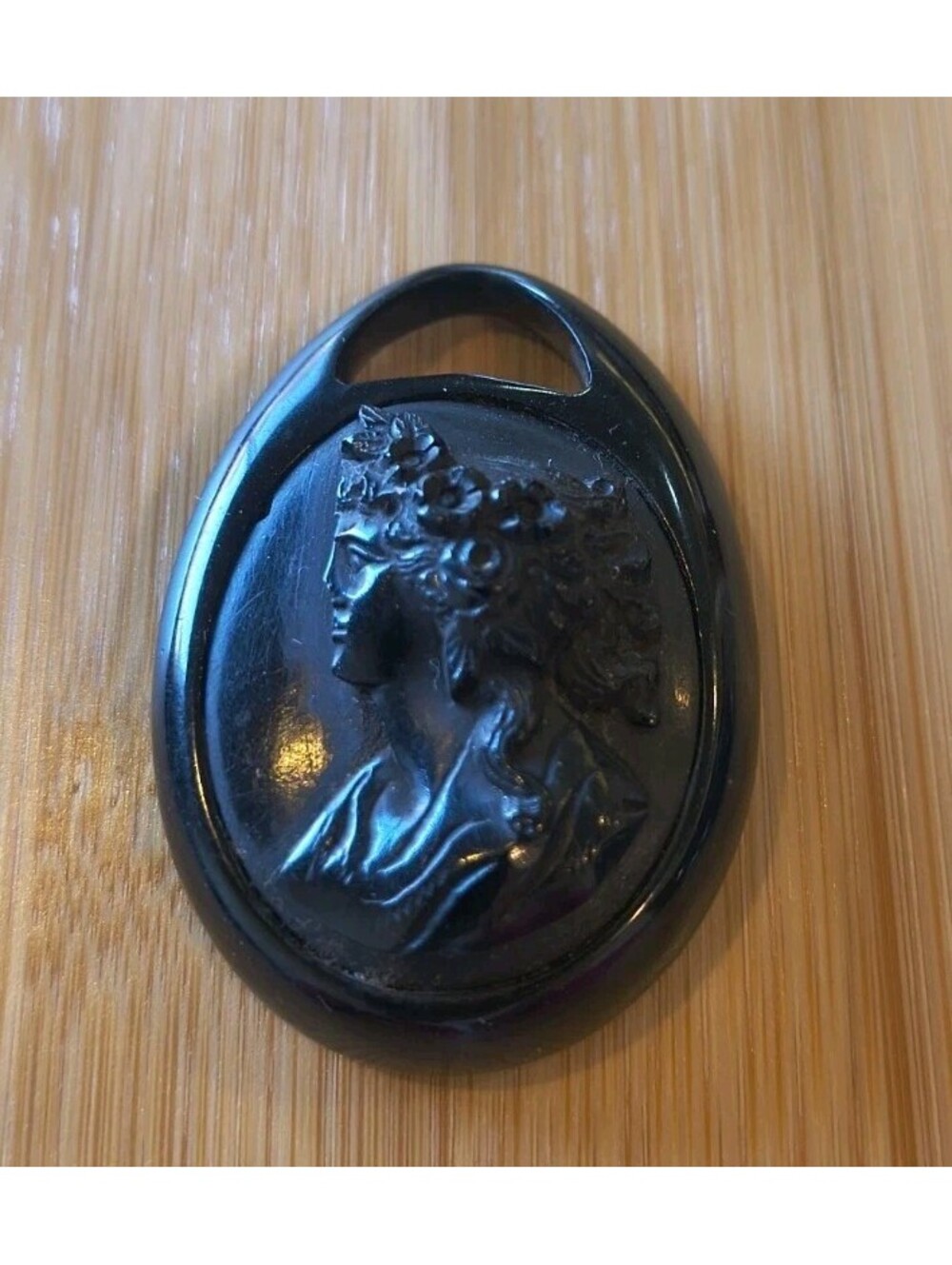 ANTIQUE VICTORIAN MOURNING CAMEO PENDANT WHITBY JET LEFT FACING RARE